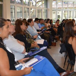 Cursantes de posgrado en clase presencial