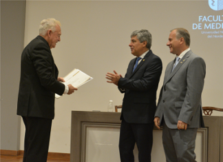 UN RECONOCIMIENTO A SU INVALORABLE CONTRIBUCION A LA EDUCACION, EN SERVICIO DE LA SALLUD PUBLICA Medicina festejó su 70 aniversario con la entrega del primer título “Honoris Causa” al Dr. Hugo Luis Pizzi