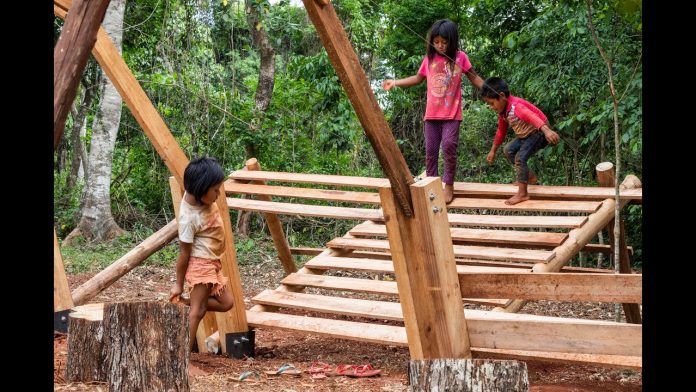 Workshop «Ami» (estar de pie): Identidad, Cultura y Materia