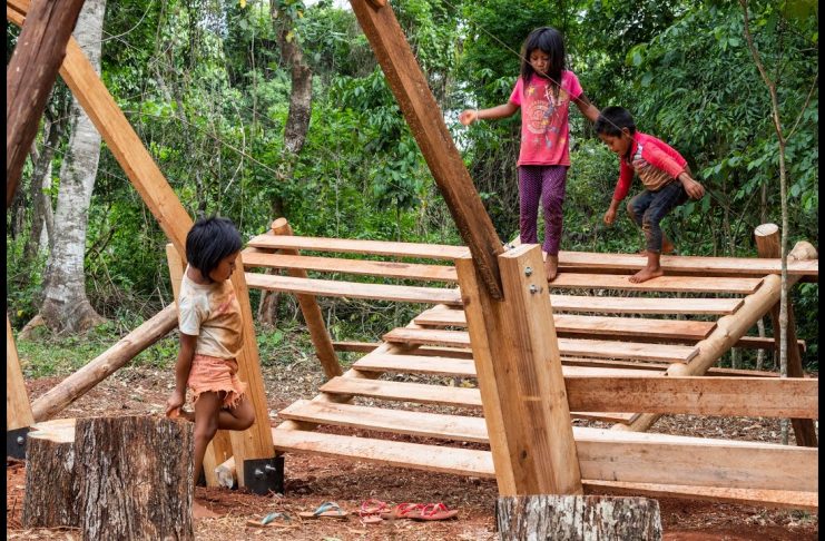 Workshop «Ami» (estar de pie): Identidad, Cultura y Materia