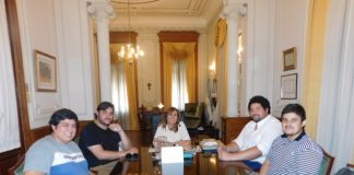 Estudiantes Trabajan en la definición oficial de apertura de comedores y costo del ticket 2020 La Rectora de la UNNE avanza con reuniones con distintos actores universitarios para definir en conjunto fecha de apertura de Comedores y costo de ticket comedor 2020