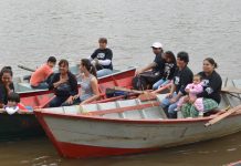 Extensión Universitaria Colaboran en regularización y fortalecimiento de una agrupación de mujeres canoeras de Puerto Vilelas La Facultad de Ciencias Económicas de la UNNE consideró factible contribuir con la formalización de una asociación de mujeres canoeras de Puerto Vilelas para potenciar los alcances de distintas acciones que desarrollan.