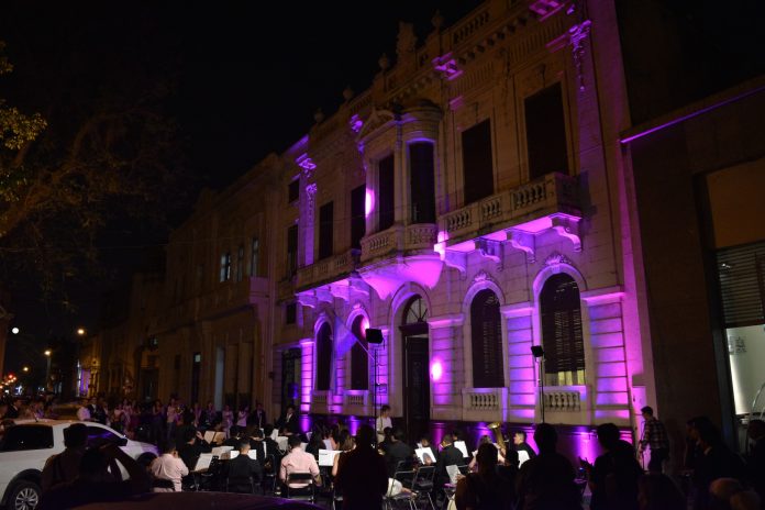 La UNNE “vistió de rosa” su Instituto Rectorado