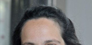 Graduados Un posgrado la llevó a Alemania y hoy se destaca como investigadora de la Universidad Tecnológica de Berlín Maria Andrea Mroginski graduada en el área de Física se destaca como investigadora en Alemania