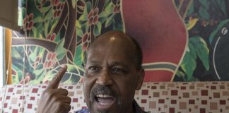 Graduados Breve historia de un haitiano que llegó a Corrientes para recibirse en la UNNE Jean Daniel Bijou haitiano graduado en la Facultad de Medicina de la UNNE