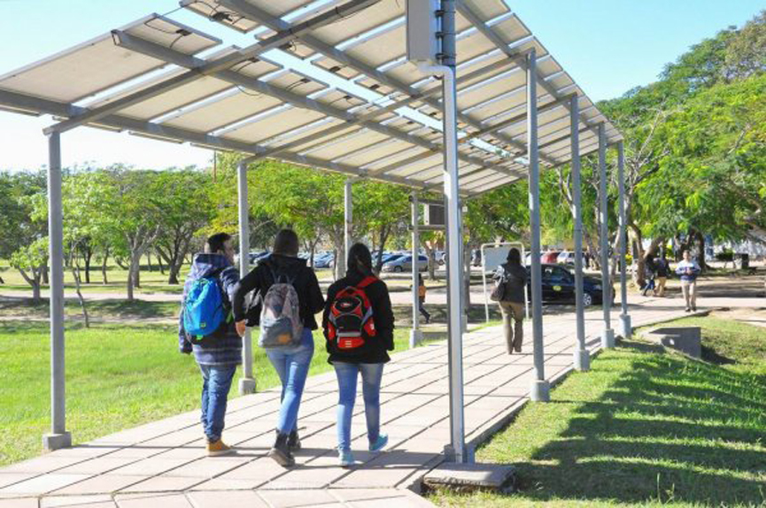 Destacan rendimiento de pérgola solar fotovoltaica instalada con fines