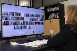 Rectora Veiravé en Reunión con Consejo Superior