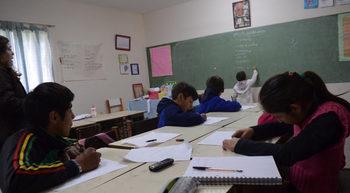 INVESTIGACION DE LA UNNE Realizan estudio de relevamiento y caracterización de los espacios de enseñanza de guaraní en la provincia de Corrientes Hasta el momento no hay información disponible sobre los espacios de enseñanza del Guaraní en Corrientes.