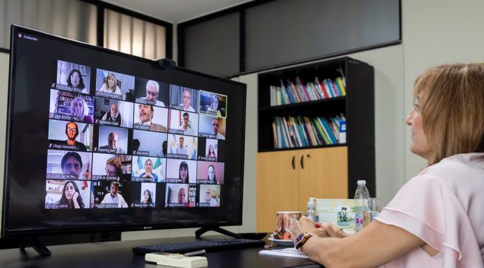 NUEVO EQUIPAMIENTO Elogian proyecto de la UNNE que fortalecerá capacidades diagnósticas y de investigación de la institución El IMR-UNNE recibirá un secuenciador automático de ADN