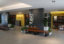 Resolución de CONEAU Acreditaron la carrera de Abogacía en todas sus sedes del NEA Hall del campus universitario en Corrientes.