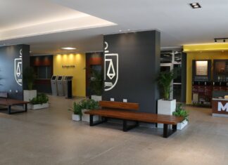 Resolución de CONEAU Acreditaron la carrera de Abogacía en todas sus sedes del NEA Hall del campus universitario en Corrientes.