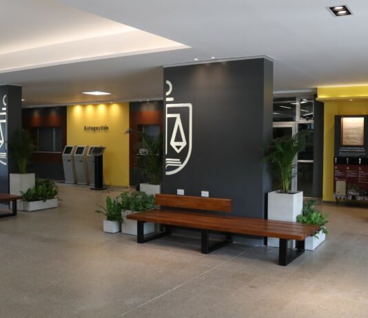 Acreditaron la carrera de Abogacía en todas sus sedes del NEA Hall del campus universitario en Corrientes.