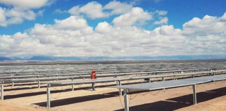 TRANSFERENCIA TECNOLÓGICA Investigadores de UNNE realizaron estudios de cargas de viento sobre uno de los parques solares más grandes de Argentina Parque Solar en San Juan