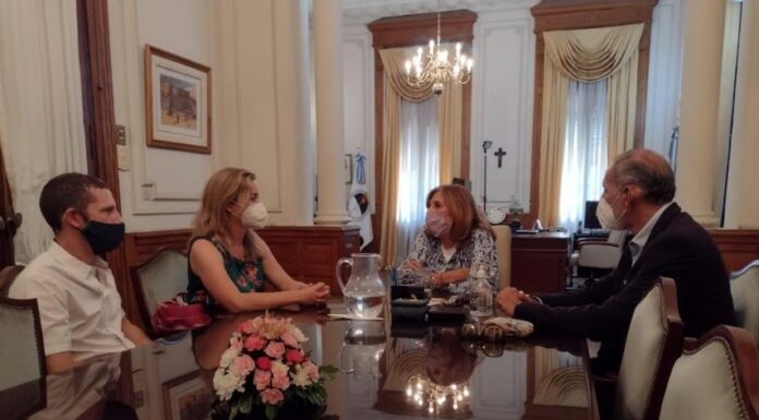 ECONOMIA CIRCULAR Acuerdo entre la UNNE y Fundación Manos Verdes para promover el agregado de valor en emprendimientos de reciclaje