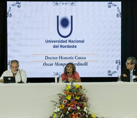 La UNNE entregó el Doctorado Honoris Causa al escritor y periodista «Mempo» Giardinelli