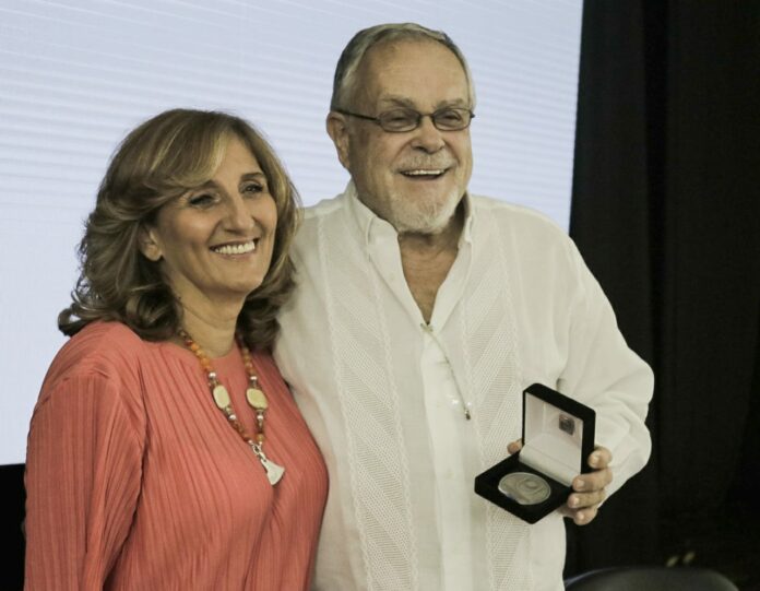 Doctor Honoris Causa por la UNNE Mempo Giardinelli