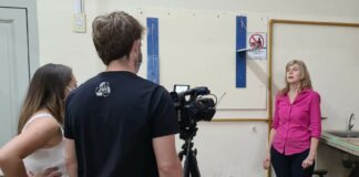 La producción estuvo a cargo del Área Audiovisual La Facultad de Ingeniería y Extensión Universitaria producen audiovisuales para el cursado remoto Filamación Clases Laboratorio Física Ingeniería