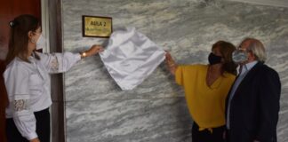 Facultad de Ciencias Exactas y Naturales y Agrimensura Acto de reconocimiento a ex profesores de FaCENA