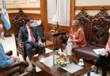 En Paso de los Libres- Corrientes El gobierno de Corrientes cedió a la UNNE un sector del nuevo edificio del ISFD, para el dictado de la carrera de Comercio Exterior