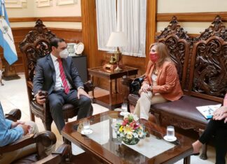 En Paso de los Libres- Corrientes El gobierno de Corrientes cedió a la UNNE un sector del nuevo edificio del ISFD, para el dictado de la carrera de Comercio Exterior
