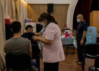 Vacunación contra el Covid-19: unos 900 trabajadores de la UNNE con residencia en el Chaco ya recibieron sus dosis La posta de vacunación funciona en el Campus Resistencia de la UNNE