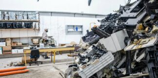 Acuerdo entre la Facultad de Ingeniería y ECOM Chaco Avances en el diseño de maquinaria para tratamiento de residuos informáticos Planta RAEE ECOM Chaco