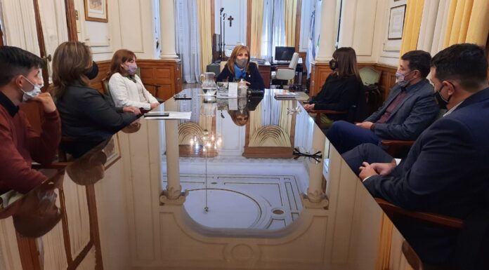 PROYECTO NACIONAL Femicidios: avanza en la UNNE una investigación sobre casos en contexto de pandemia COVID-19 en Chaco y Corrientes Integrantes del equipo investigador de la UNNE, junto al Director Responsable del proyecto, Lic. Roberto Luis Gustavo González, se reunieron días atrás con la Rectora, Delfina Veiravé.
