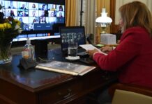 TALLERES VIRTUALES PARA AUTORIDADES, DOCENTES, NO DOCENTES Y ESTUDIANTES “Unne sin violencias”: comenzó el ciclo de capacitaciones y la Rectora destacó el rol de la universidad en la formación ciudadana La Rectora de la UNNE, Delfina Veiravé dejó inaugurado el ciclo de capacitaciones "Unne sin violencias", que se extenderá durante el resto del año y alcanzará a autoridades, docentes, no docentes y estudiantes.