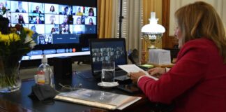 TALLERES VIRTUALES PARA AUTORIDADES, DOCENTES, NO DOCENTES Y ESTUDIANTES “Unne sin violencias”: comenzó el ciclo de capacitaciones y la Rectora destacó el rol de la universidad en la formación ciudadana La Rectora de la UNNE, Delfina Veiravé dejó inaugurado el ciclo de capacitaciones "Unne sin violencias", que se extenderá durante el resto del año y alcanzará a autoridades, docentes, no docentes y estudiantes.