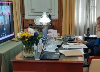 CONGRESO INTERUNIVERSITARIO LAUDATO SI´ “Fraternidad y diálogo intercultural”: la Rectora moderó un panel en el congreso sobre la encíclica del Papa Francisco La rectora de la UNNE, Delfina Veiravé fue elegida para moderar uno de los paneles durante el Congreso Interuniversitario Laudato Si´.