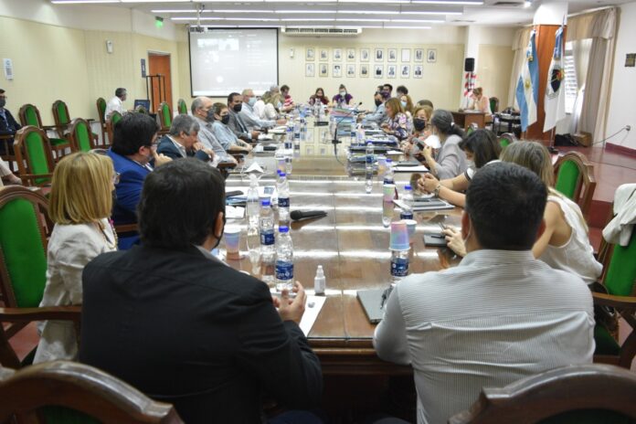 Vuelta a la presencialidad El consejo superior volvió a sesionar en la sala del Rectorado