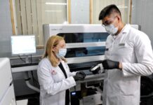 Graduado de FaCENA trabaja en una vacuna única contra el COVID-19, la gripe y la bronquitis