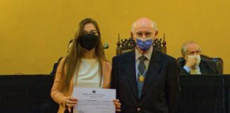 EXCELENCIA ACADÉMICA Egresada de la UNNE reconocida por la Academia Nacional de Historia por tener uno de los mayores promedios del país