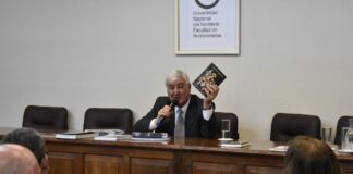 RECONOCIMIENTO Entregan el título de Profesor Honorífico de la UNNE al reconocido docente breñense Omar Héctor Zenoff El profesor Zenoff presentó su libro " Inmigrantes de Fiesta", en noviembre de 2016, en el marco de los "Talleres de Historia Oral: Memoria e Identidad", organizados por el Departamento e Instituto de Historia de la Facultad de Humanidades de la UNNE.