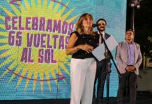 EL SÁBADO CONTINÚAN LAS CELEBRACIONES EN CORRIENTES Con un festival popular, la UNNE comenzó los festejos por sus 65 años en Resistencia “Quisimos celebrar estos 65 años de una manera diferente, compartiendo los festejos con la gente", dijo la rectora Delfina Veiravé durante los festejos en Resistencia.