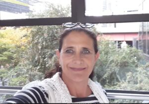 La dra. María Eugenia Bianchi, nefróloga, docente e investigadora de la Facultad de Medicina de la UNNE, es autora del artículo publicado en Frontier in Medicine, junto al especialista en nefrología pediátrica en Colombia, Dr. Jaime M. Restrepo.