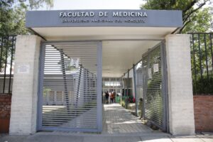 Desde el Ministerio de Salud de Corrientes se informa también que quienes deseen completar esquemas de vacunación contra el Coronavirus, pueden acercarse a este puesto en la UNNE.