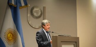 ACTOS PRESENCIALES TRAS EL ASPO POR CORONAVIRUS Casi un centenar de nuevos profesionales recibieron sus diplomas en la Facultad de Medicina