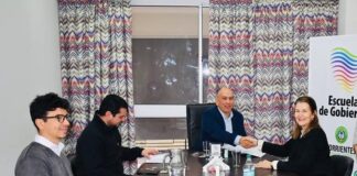 FaCENA Firma de un nuevo acuerdo de trabajo con la Escuela de Gobierno de Corrientes
