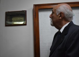 TAMBIÉN DESCUBRIERON UNA PLACA CON SU NOMBRE FaCENA: reconocen como «Profesor Extraordinario» al doctor Rubén Cerutti