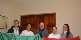 Estudiantes de enfermería de una universidad de Paraguay visitan el gabinete de simulación de Medicina