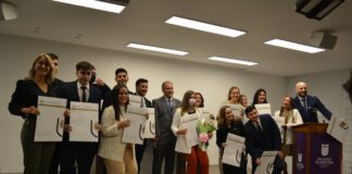 El acto se realizó en el salón A de la Casa de Altos Estudios Profesionales de la salud recibieron sus títulos en la Facultad de Medicina