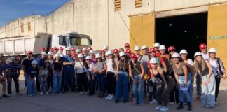 CURSAN LAS CARRERAS DE INGENIERÍA CIVIL Y ARQUITECTURA Alumnos de la UNNE visitaron fábricas dedicadas a la construcción en seco en el Chaco