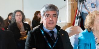 RECTOR OMAR LARROZA “Ratificamos nuestro compromiso para asegurar universidades de calidad educativa que enseñan, investigan y tienen un fuerte compromiso social” El rector de la UNNE, Dr. Omar Larroza participó del plenario en San Luis y rubricó las declaraciones.