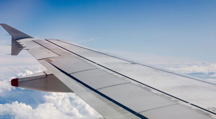 NUEVOS CONOCIMIENTOS Combinando estudios de turbulencia una becaria aporta datos para el diseño de alas