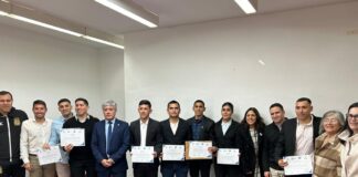 EL RECONOCIMIENTO QUE FALTABA Árbitros federales de fútbol que no pudieron asistir a la AFA, recibieron su titulación de manos del rector Larroza