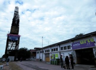 IMPULSO UNIVERSITARIO A LA CULTURA La UNNE presente en la 6ta edición de ArteCo La edición 2024 de la Feria ArteCo se realiza en la zona del puerto de Corrientes. (Fotos Agustina Lemos)