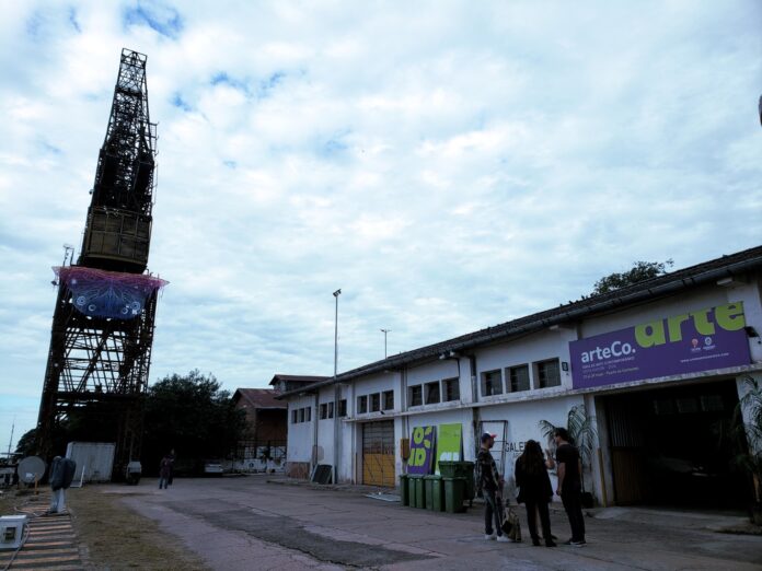 La edición 2024 de la Feria ArteCo se realiza en la zona del puerto de Corrientes. (Fotos Agustina Lemos)