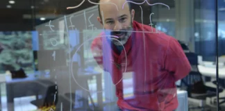 DIEGO FERNÁNDEZ SLEZAK, INVESTIGADOR Y ESPECIALISTA EN INTELIGENCIA ARTIFICIAL «Hoy los puestos amenazados por la inteligencia artificial son los calificados»