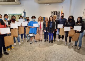 EN EL CENTRO CULTURAL UNIVERSITARIO DE LA UNNE Bienvenida a los nuevos becarios del Programa Pueblos Indígenas y firma de convenio para reeditar el libro “Chamamé Raity”